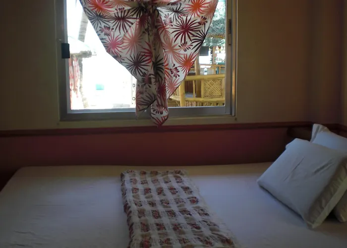 Hotel Yooneek Santa Fe (Cebu)